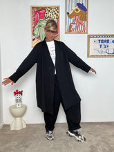 DEJA VU - Giacca nera oversize lunga punto milano  Comfort, carattere e versatilità A25RH605/ NERO DEJA VU 