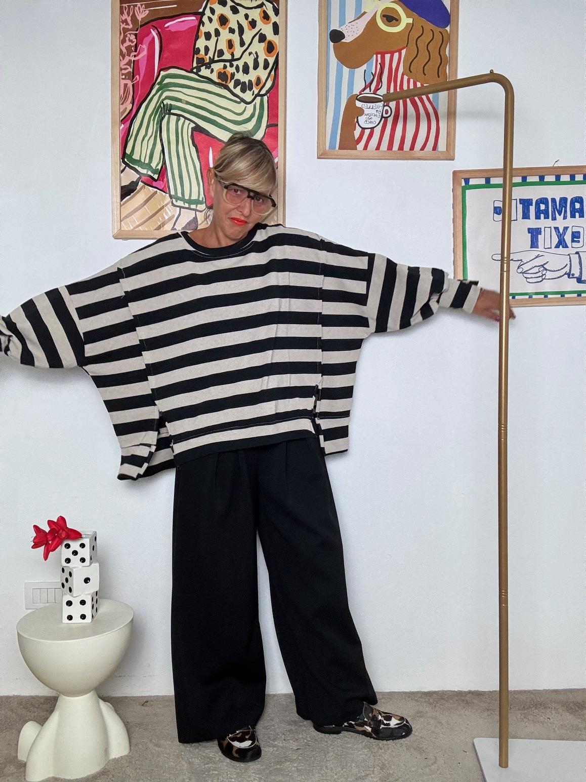 FEMALE - Felpa oversize a righe  Stile casual chic R51205/ RIGA NERA FEMALE 