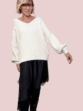 FEMALE - MAGLIA MORBIDA CON SCOLLO A V E FIOCCO DIETRO  DOLCE DAVANTI, WOW DIETRO ZM69135/ PANNA FEMALE 