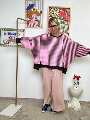 FEMALE - Felpa oversize a righe  Il mix perfetto tra coccola e stile riga marrone R51229/ RIGA MARRONE FEMALE 