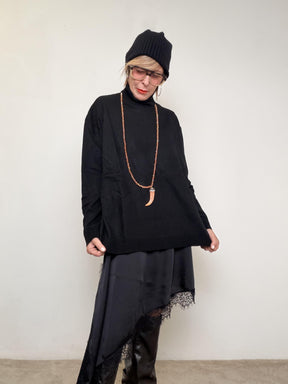 MAGLIA OVERSIZE BLACK COCOON  Minimal ma con carattere STK389/ NERO SUSY STAR 