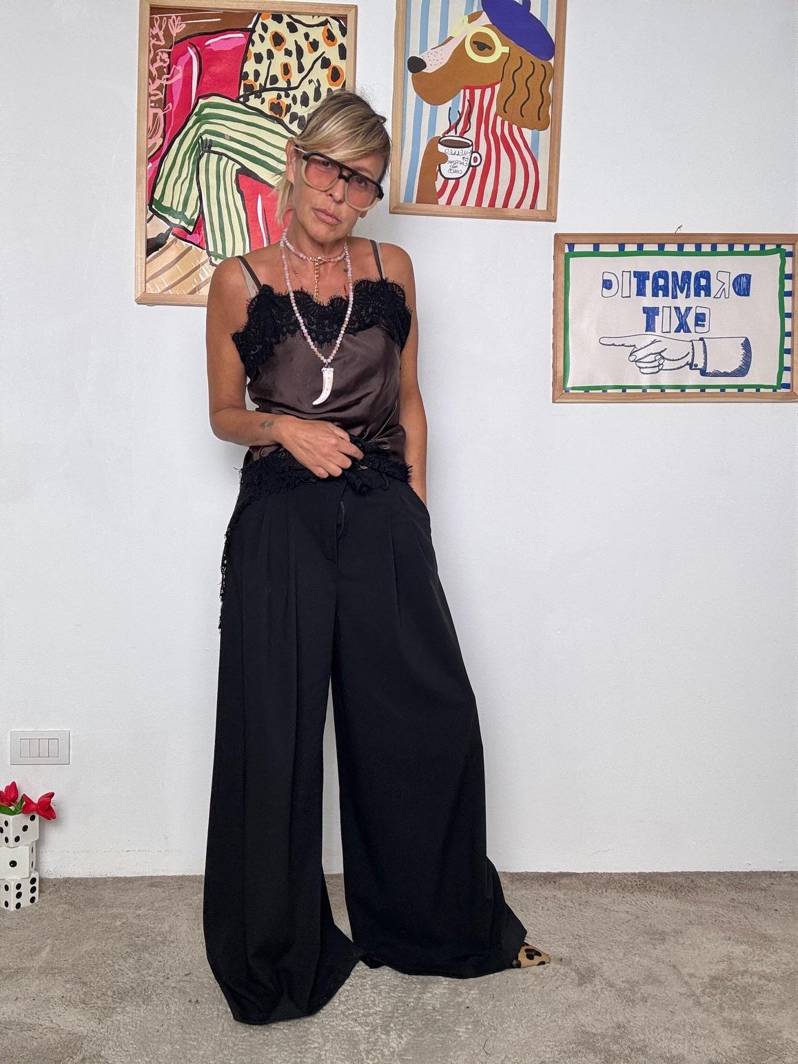 FEMALE - Pantalone donna ampio  stile sartoriale e fascino contemporaneo 60010/ NERO FEMALE 