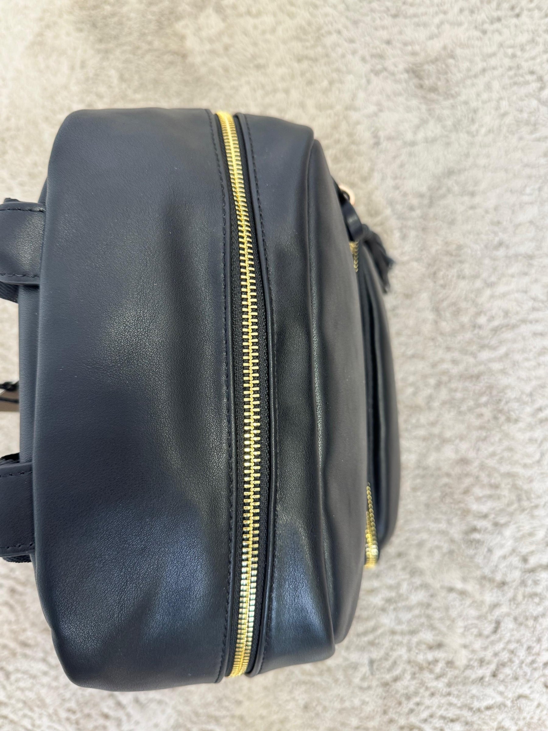 FEMALE - Zaino nero in ecopelle con nappina  pratico, chic e super capiente V190/ NERO VIVIENNE D 