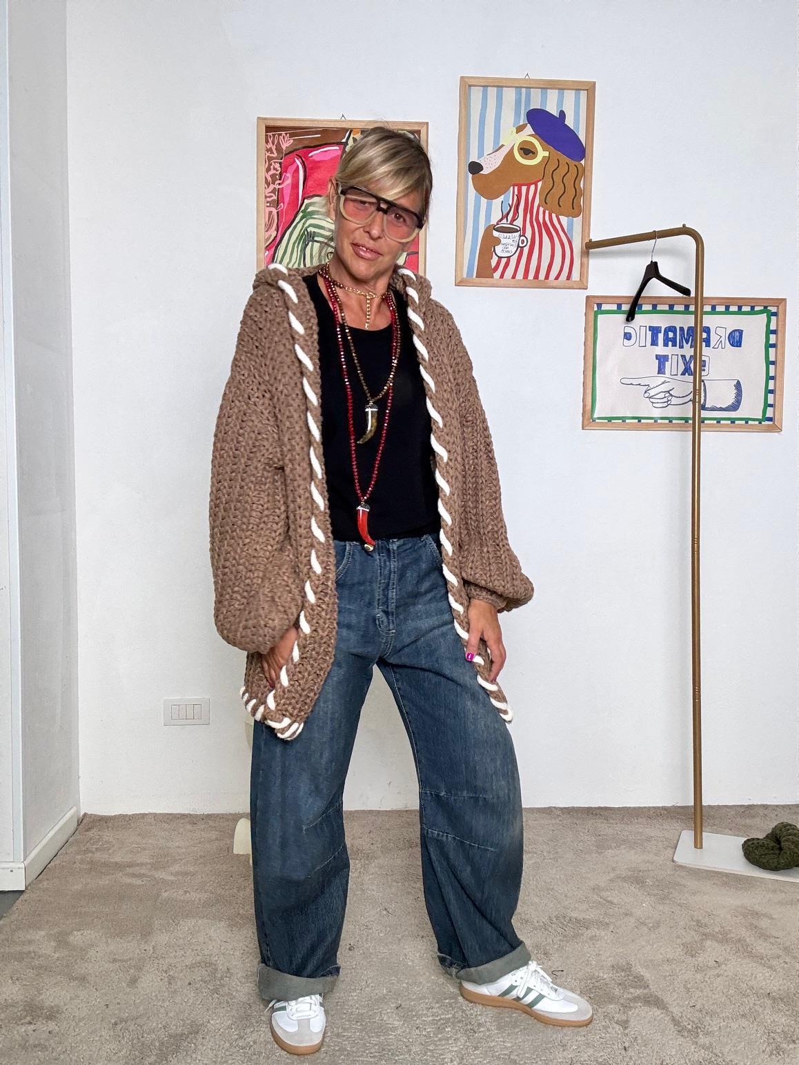 FEMALE - Cardigan oversize in filato chunky nocciola con dettagli fluo VA601/ NOCCIOLA FEMALE 