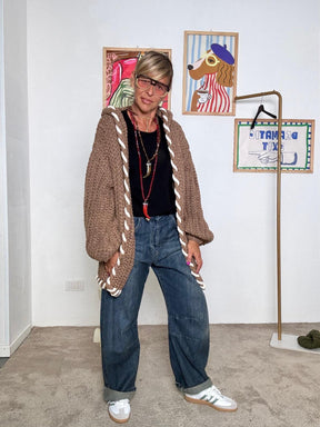 FEMALE - Cardigan oversize in filato chunky nocciola con dettagli fluo VA601/ NOCCIOLA FEMALE 