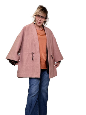 DEJA VU - Poncho donna stile kimono  Essenziale fuori, sorprendente dentro A25LU602 / ROSA DEJA VU 