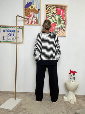 FEMALE - Felpa oversize a righe  Il mix perfetto tra coccola e stile riga nera R51229/ RIGA NERO FEMALE 