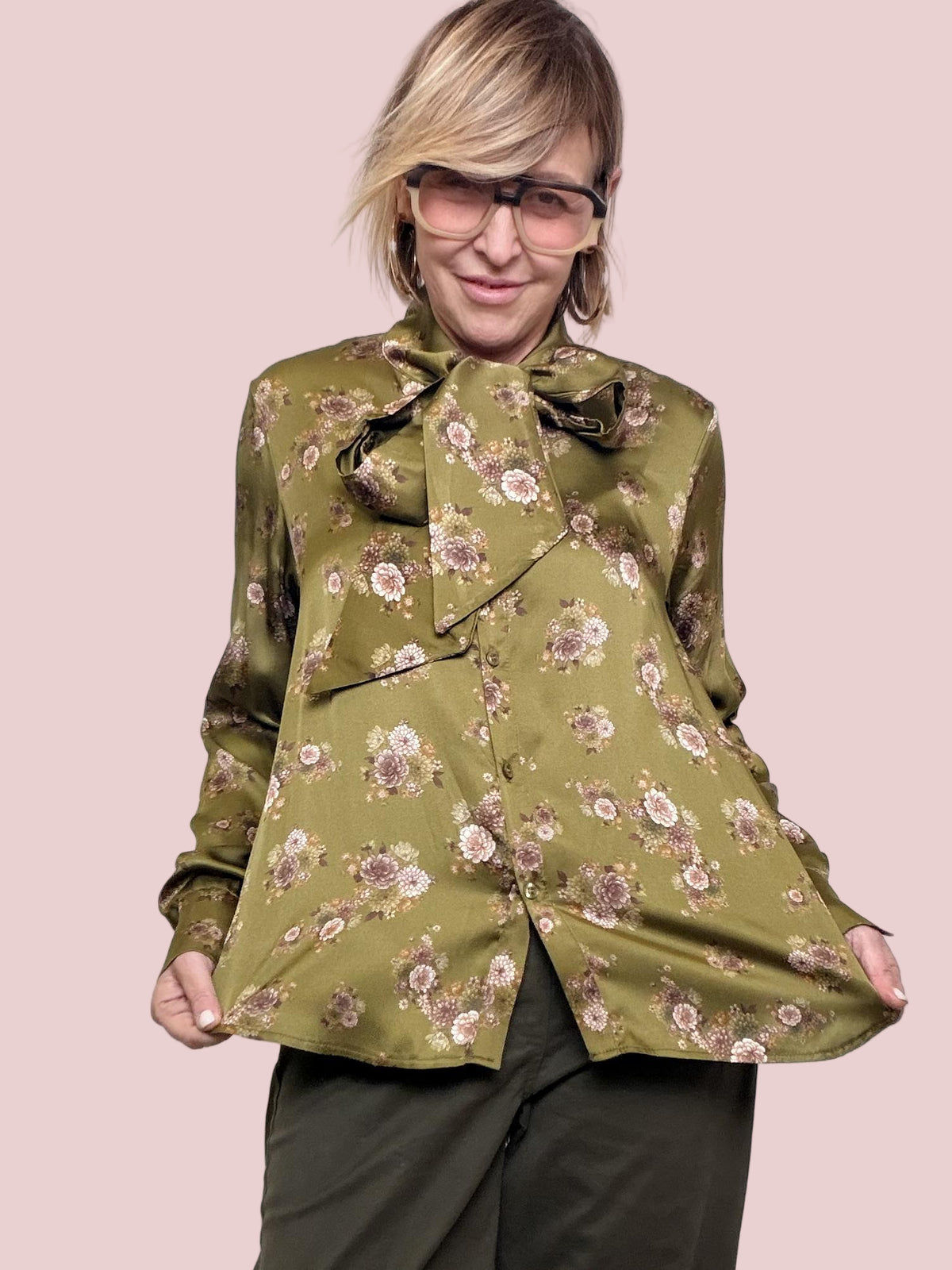 SOUVENIR - Camicia satinata con maxi fiocco e stampa floreale R38B1358/ OLIVA SOUVENIR 