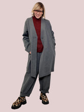 DEJA VU - Giacca grigia oversize lunga punto milano  Comfort, carattere e versatilità A25RH605/ GRIGIO DEJA VU 