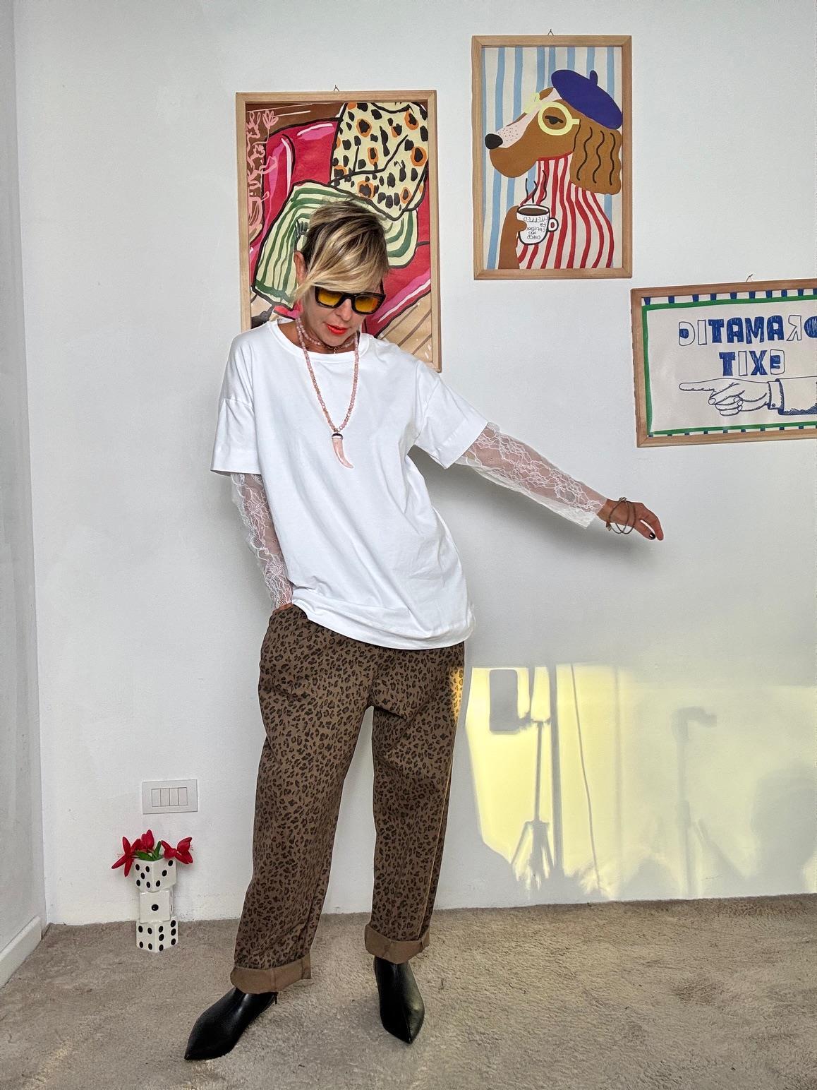 FEMALE - T-shirt con maniche in pizzo, casual e femminile N1693/ BIANCA FEMALE 