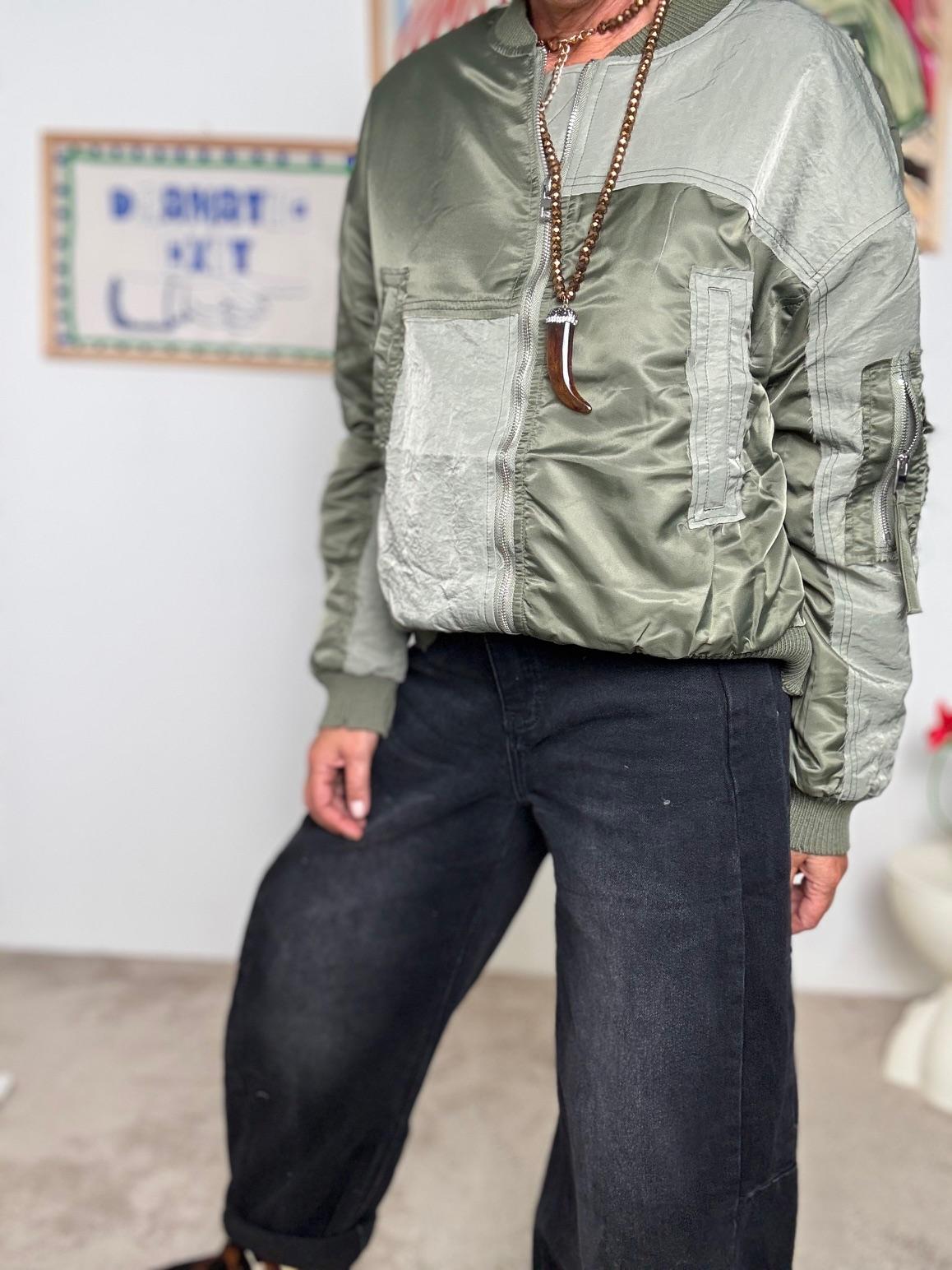 FEMALE - Bomber Verde Military Chic  Oversize, Grintoso e Super Cool JH24033/ VERDE FEMALE 