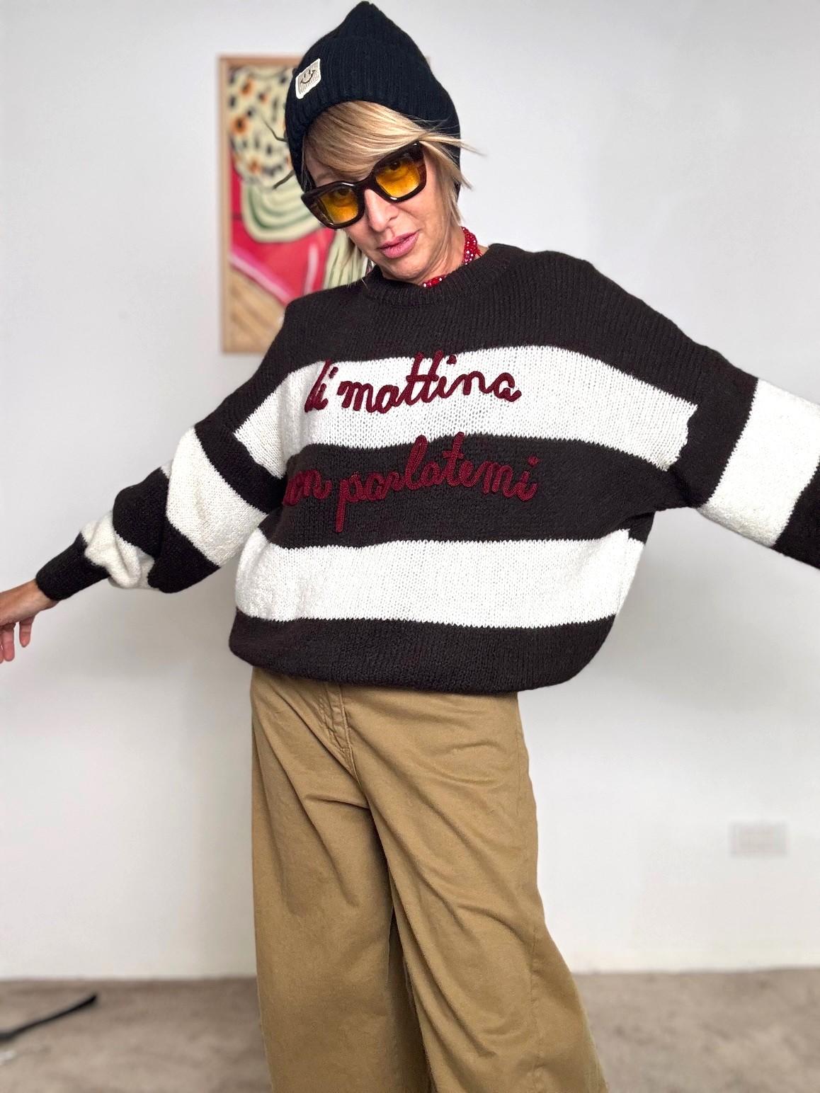 FEMALE - Maglia Non Disturbatemi di mattina marrone DIMATTINA/ RIGA FUXIA FEMALE 