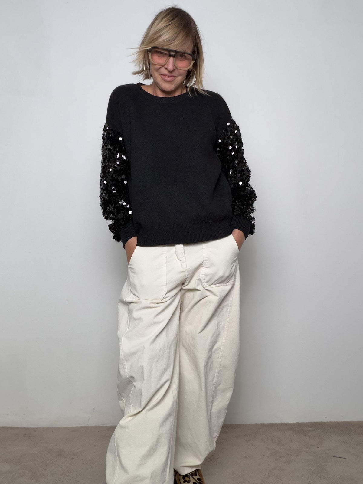 FEMALE - MAGLIA CON MANICHE IN PAILLETTES  BASIC IN CORPO, PARTY SULLE MANICHE ZM59137/ NERO FEMALE 