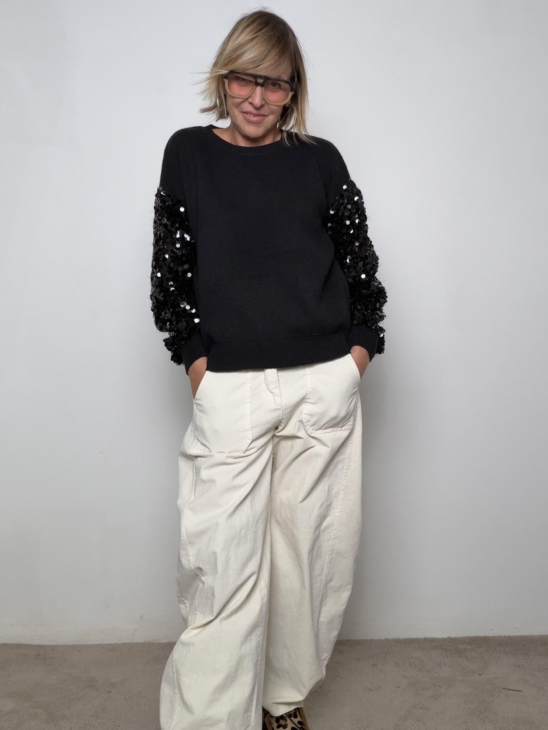 FEMALE - MAGLIA CON MANICHE IN PAILLETTES  BASIC IN CORPO, PARTY SULLE MANICHE ZM59137/ NERO FEMALE 