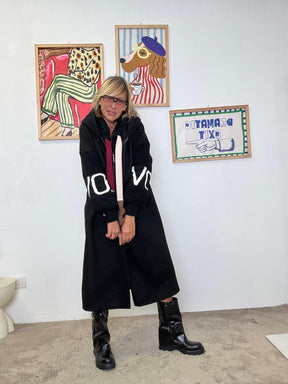 FEMALE - Cappottino in  panno con cappuccio  stile cozy e grinta urbana NERO 80069/ LOVE NERO FEMALE 