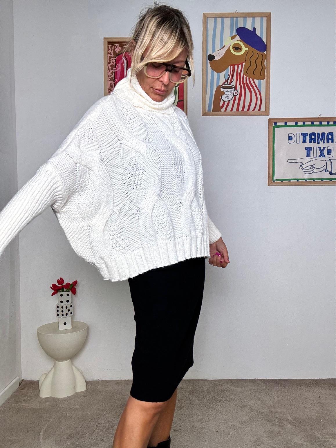 FEMALE - Maglia oversize a trecce: calda, morbida e super trendy PANNA VA832/ PANNA FEMALE 