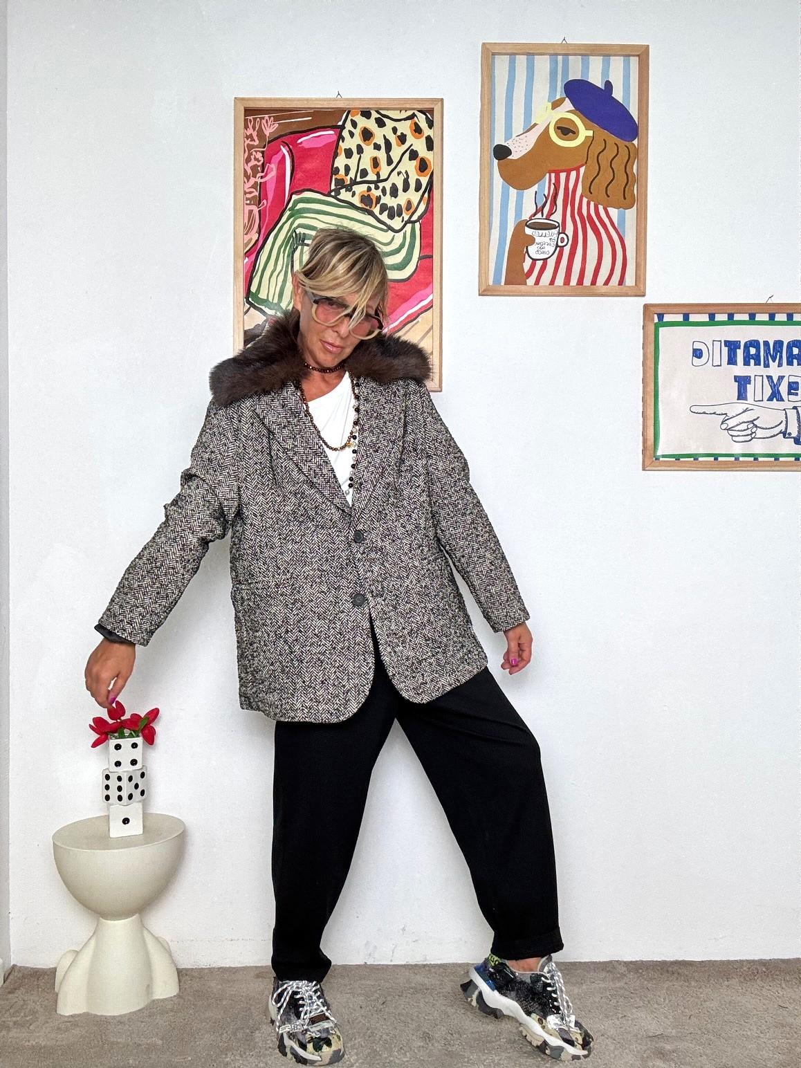 SUSY STAR -Giacca spigata con collo in pelliccia removibile: eleganza e versatilità STS515144/ NERO SUSY STAR 