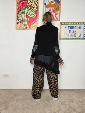 FEMALE - Giacca nera con profili in jeans  eleganza versatile con un tocco grintoso Z101/ NERO FEMALE 