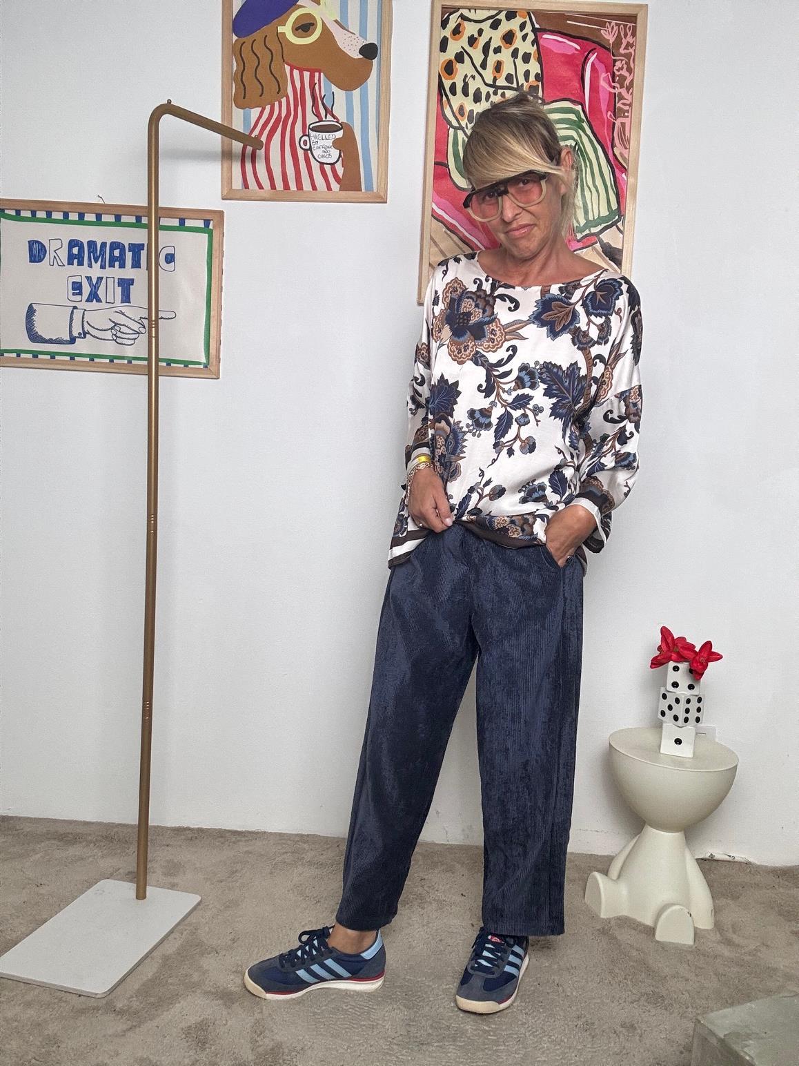 DEJA VU - Pantalone ampio in velluto   Comfort e stile in perfetto equilibrio blu A25LU206/ BLU DEJA VU 