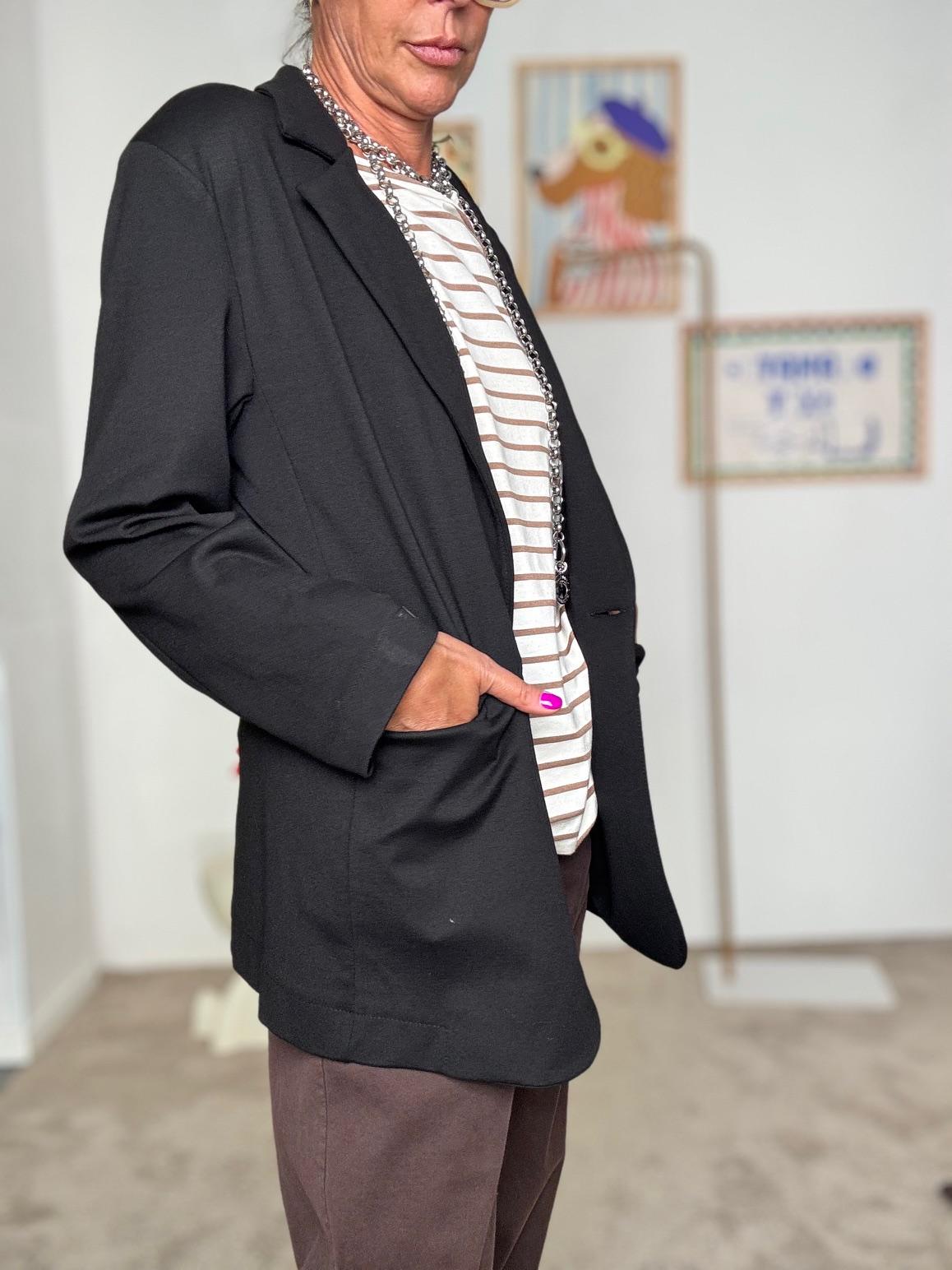 DEJA VU - Giacca in punto Milano nera dal taglio moderno A25AP603/ NERO DEJA VU 