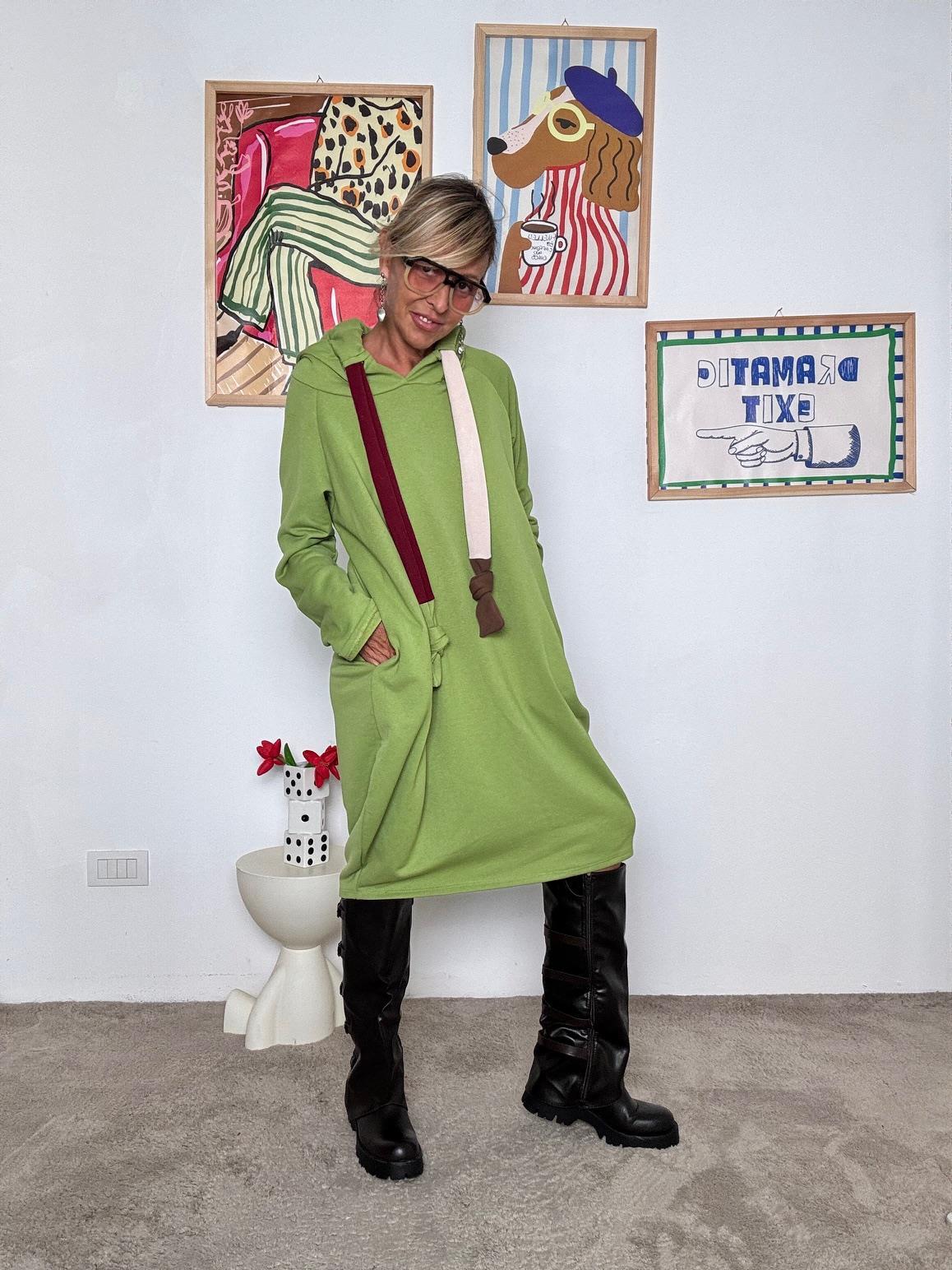 FEMALE - Abito felpa con cappuccio  comfy style e carattere urban verde A7200-F4/ VERDE FEMALE 