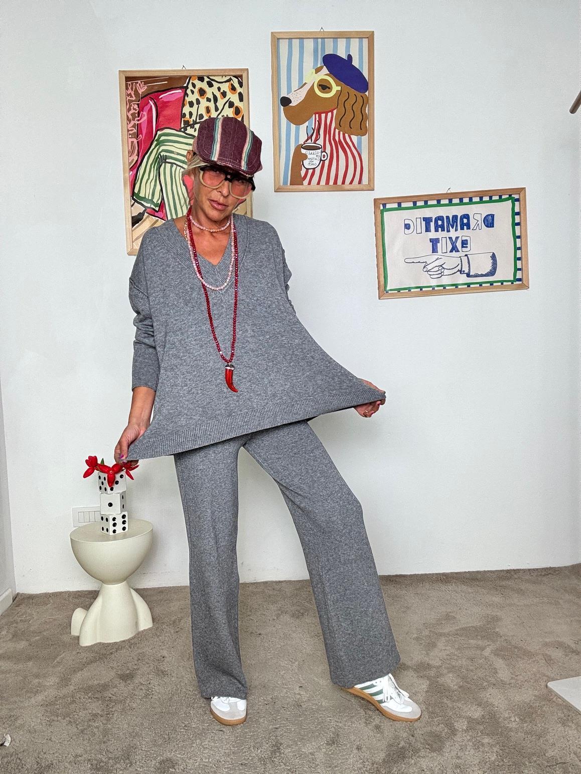 HAVE ONE - Completo in maglina  comfort elegante con un tocco sporty-chic grigio HNC-P002B/ GRIGIO HAVE ONE 