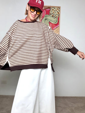 FEMALE - Felpa oversize a righe  Il mix perfetto tra coccola e stile riga marrone R51229/ RIGA MORO FEMALE 