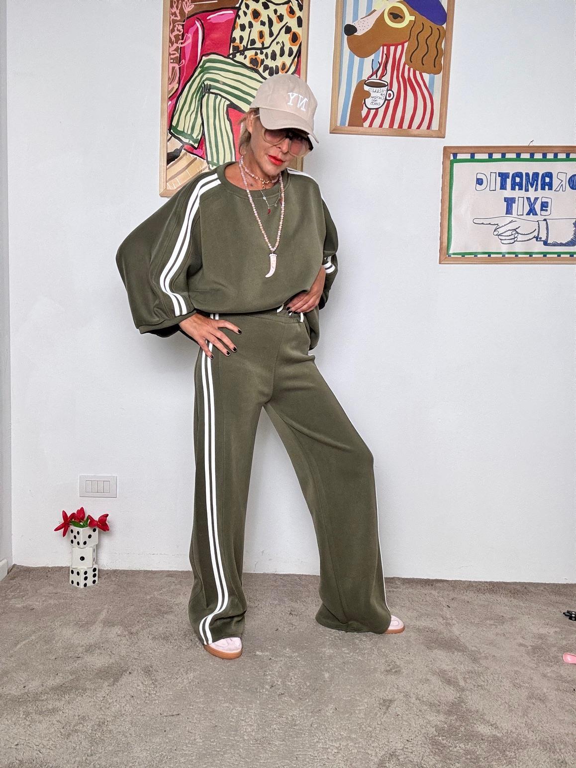 FEMALE - Pantalone Sporty Chic con Bande Laterali verde R50183-A/ VERDE FEMALE 