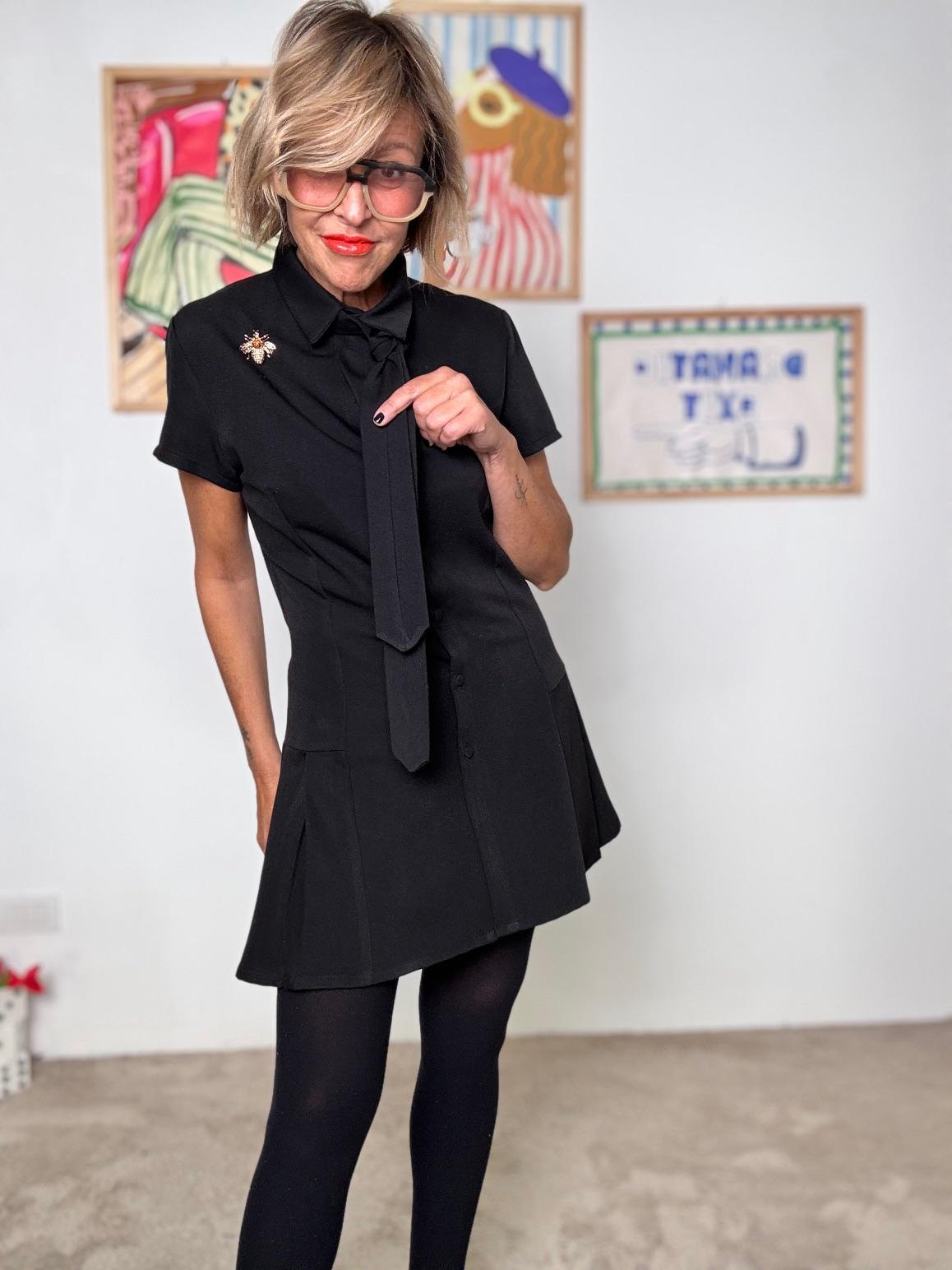 SUSY MIX - Abito corto con fiocco e linea svasata VE557RT121/ NERO SUSY MIX 