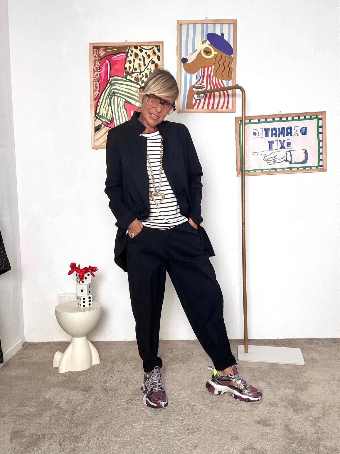 DEJA VU -  Giacca in bengalina  eleganza pratica e stile contemporaneo nero A25UN605/ NERO DEJA VU 