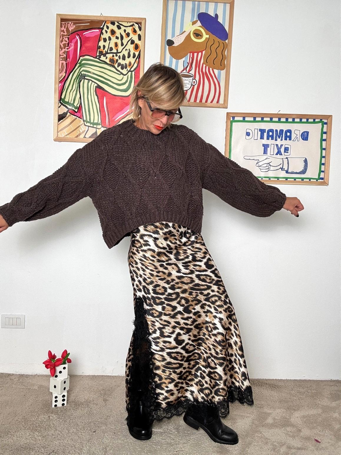 FEMALE - Maglia lavorata con retro più lungo MORO VA607/ MORO FEMALE 