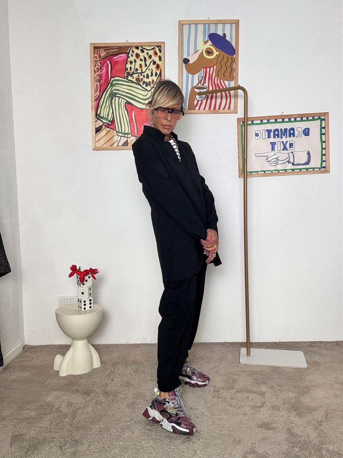 DEJA VU -  Giacca in bengalina  eleganza pratica e stile contemporaneo nero A25UN605/ NERO DEJA VU 