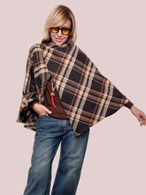 FEMALE - Mantella scozzese avvolgente  il capo che risolve ogni outfit in un secondo G60488/ MORO FEMALE 