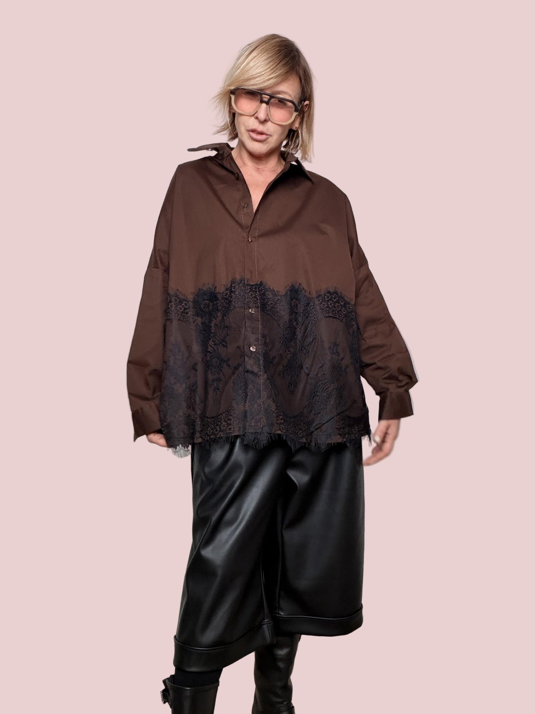 FEMALE - CAMICIA OVER CON PIZZO  ROMANTICA, MODERNA, FAVOLOSA 19066/ MORO FEMALE 