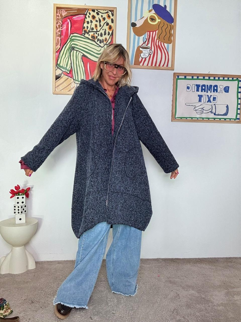 SUSY STAR - Cappotto bouclé blu con cappuccio  Calore, comfort e stile cozy ST82043CHY/ BLU SUSY STAR 