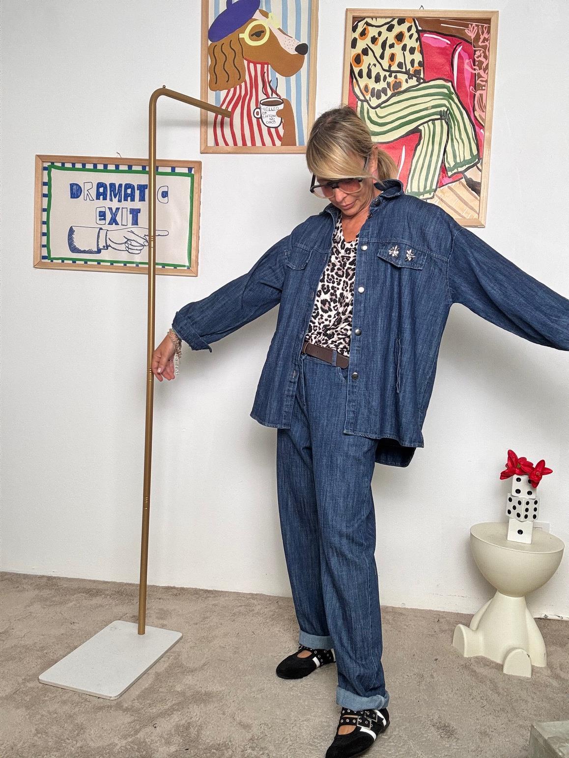 DEJA VU - Camicia donna in denim oversize  Il jolly cool da indossare tutto lanno A25AP101/ JEANS DEJA VU 