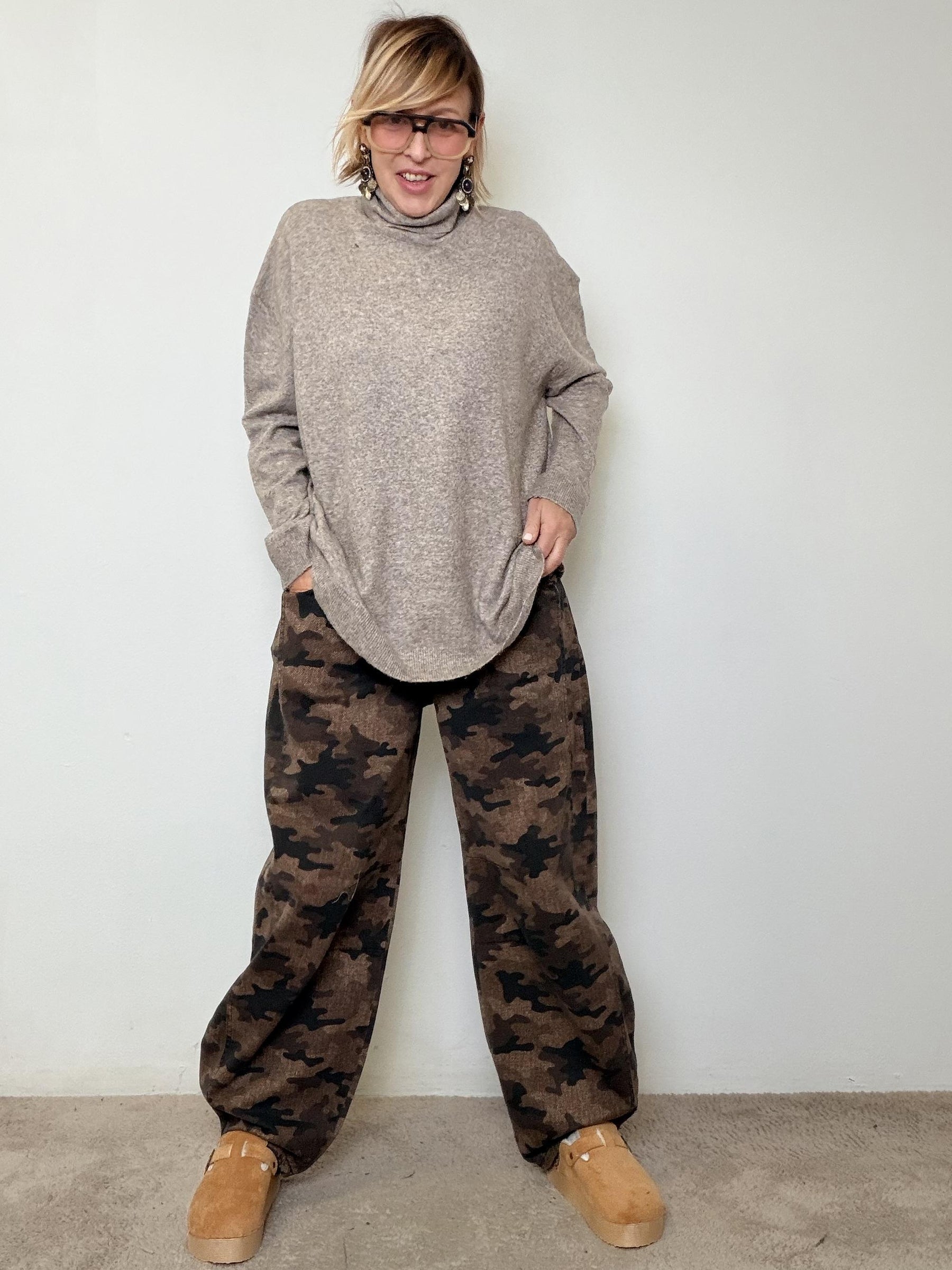 MAGLIA OVERSIZE BLACK COCOON  Minimal ma con carattere STK389/ FANGO SUSY STAR 