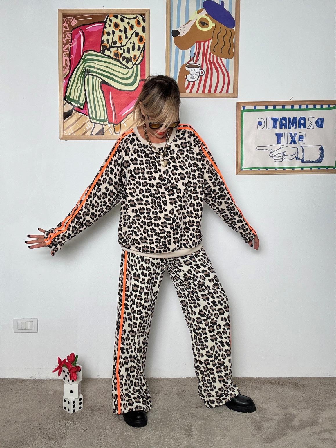 FEMALE - Pantalone animalier con bande laterali fuxia P1126/ LEO FUXIA FEMALE 