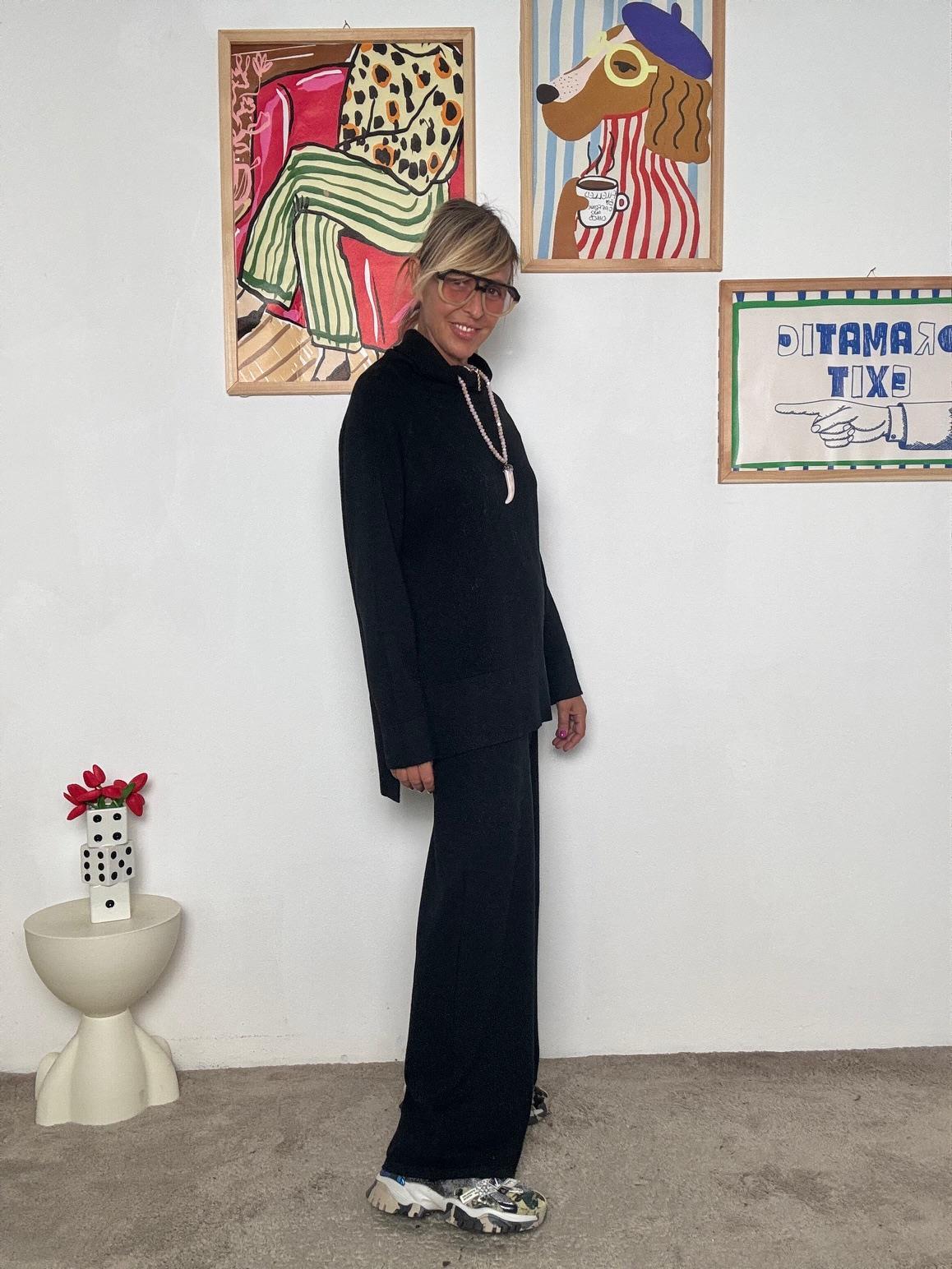 FEMALE - Completo minimal chic: comodo, versatile e super trendy  NERA LA90008A/ NERA FEMALE 