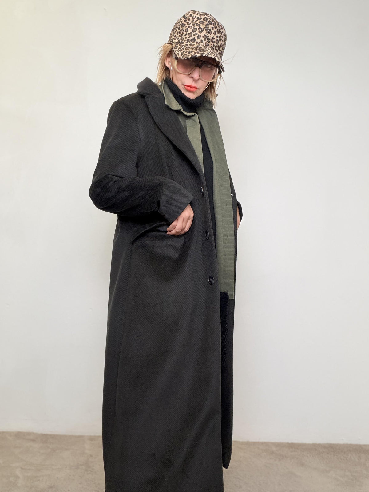 SUSY STAR-  Cappotto City Icon  Il lungo elegante che salva ogni outfit ST72021/ NERO SUSY STAR 