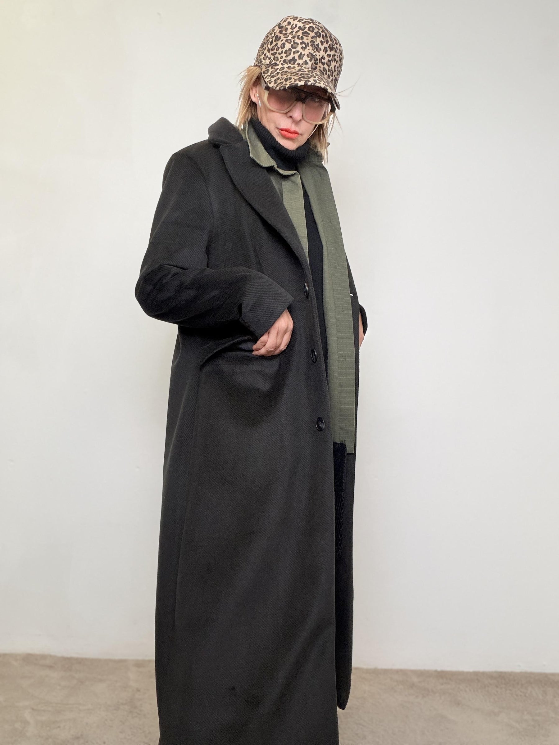 SUSY STAR-  Cappotto City Icon  Il lungo elegante che salva ogni outfit ST72021/ NERO SUSY STAR 