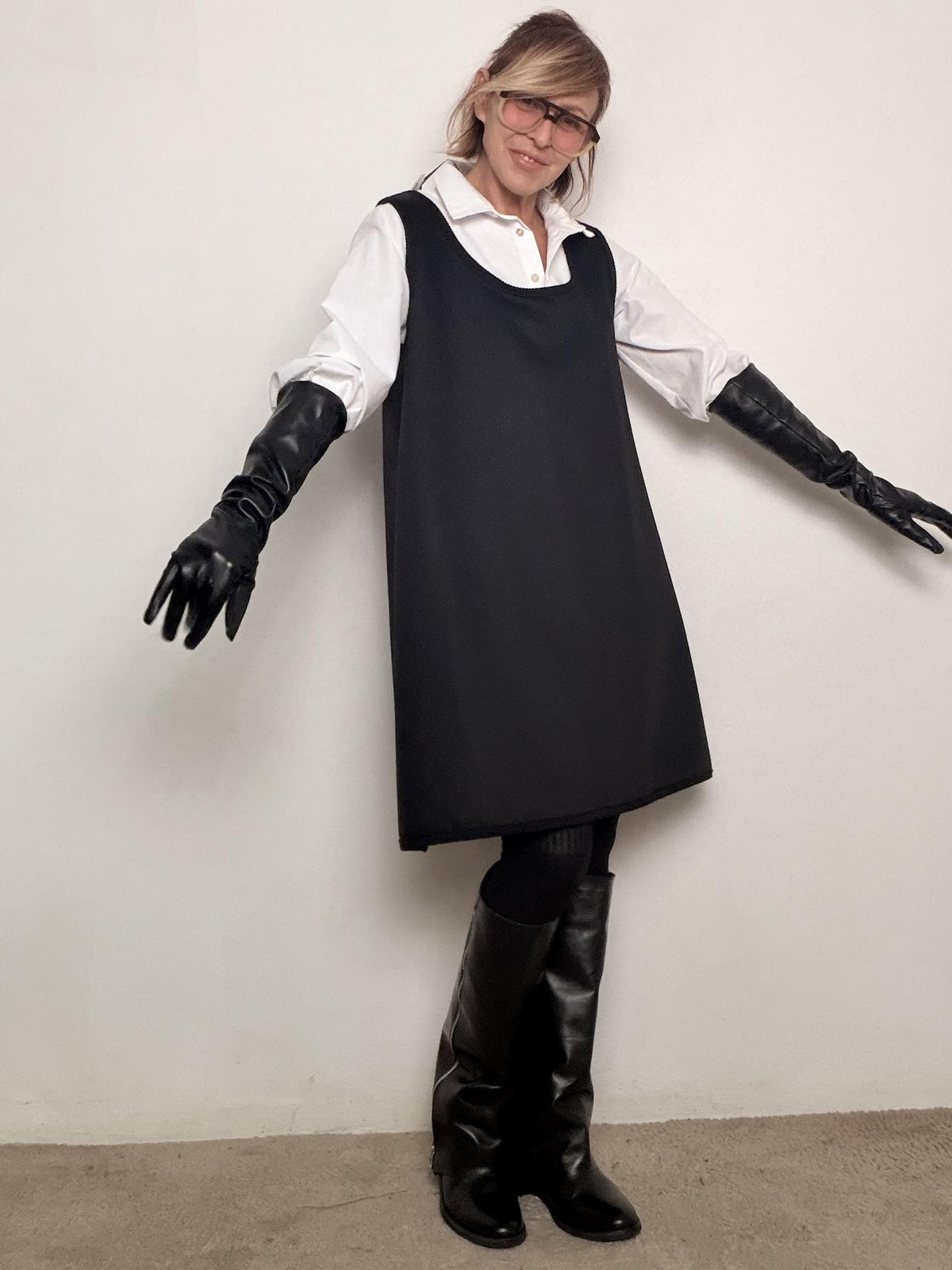 SOUVENIR - ABITO DOPPIO STRATO CON CAMICIA E GUANTI  LOOK ICONICO, ZERO SBATTI F38X1438/ NERO SOUVENIR 