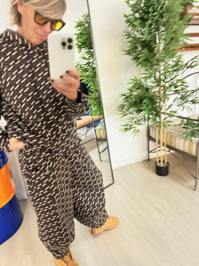 FEMALE - FELPA FANTASIA GEOMETRICA - NERO/MARRONE A2582/ FANTASIA FEMALE 