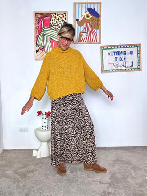 FEMALE - Maglia donna in bouclé giallo senape  morbida, calda e super trendy OCRA L19M052/ OCRA FEMALE 