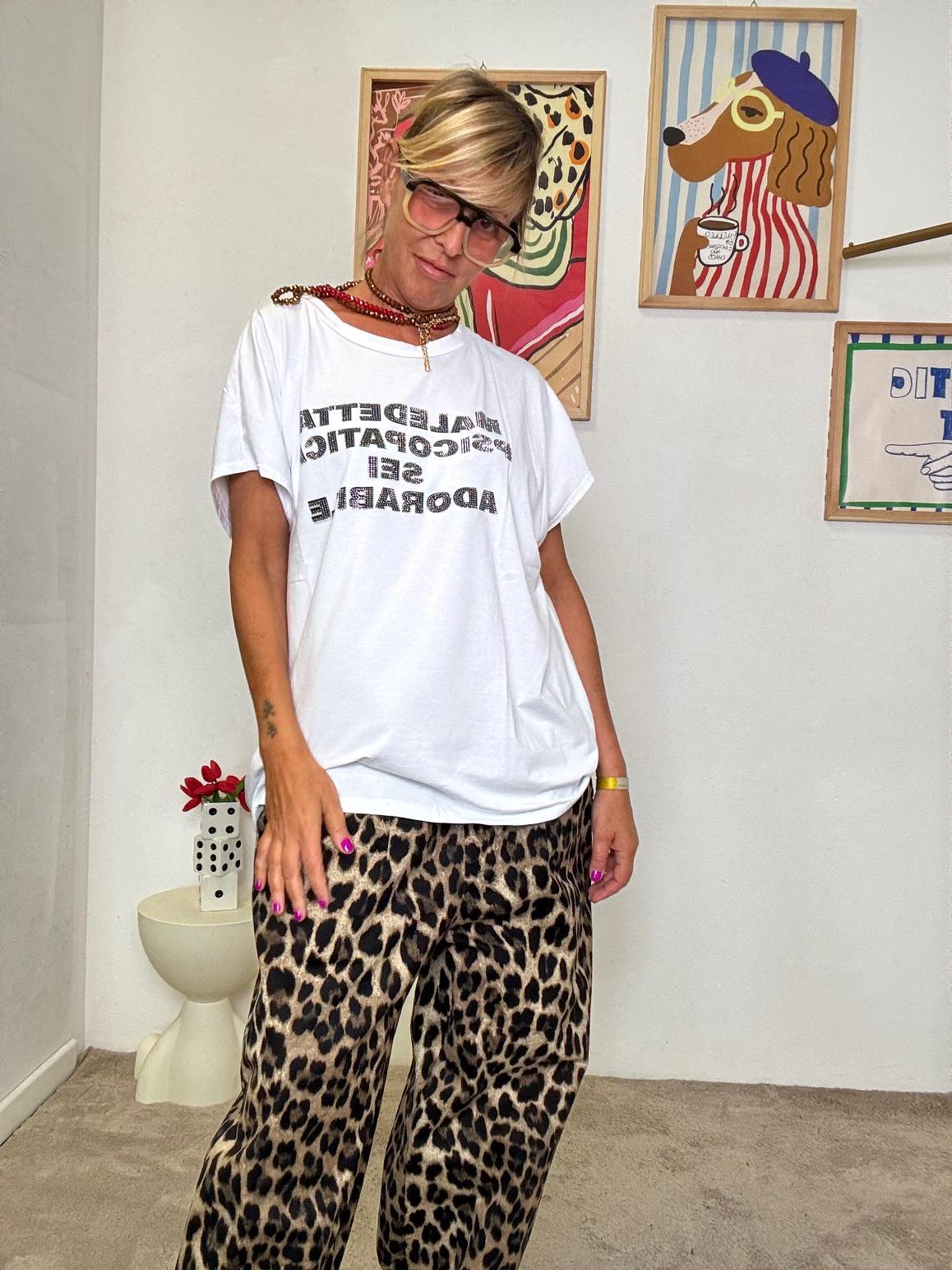 SUSY STAR - T-shirt bianca donna oversize con scritta ironica  comoda, trendy e super divertente STM243/ BIANCO SUSY STAR 