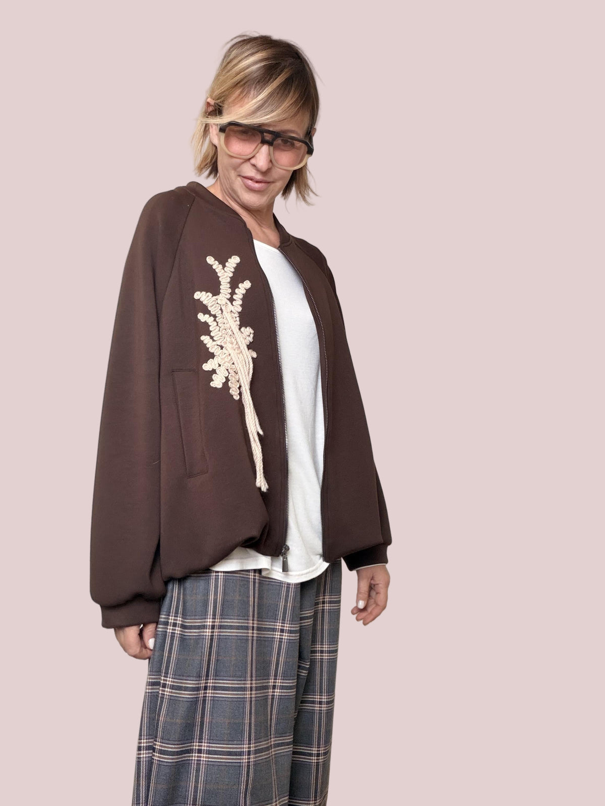 DEJA VU - Felpa Brown Chic Ricamata A25LU618/ MORO DEJA VU 