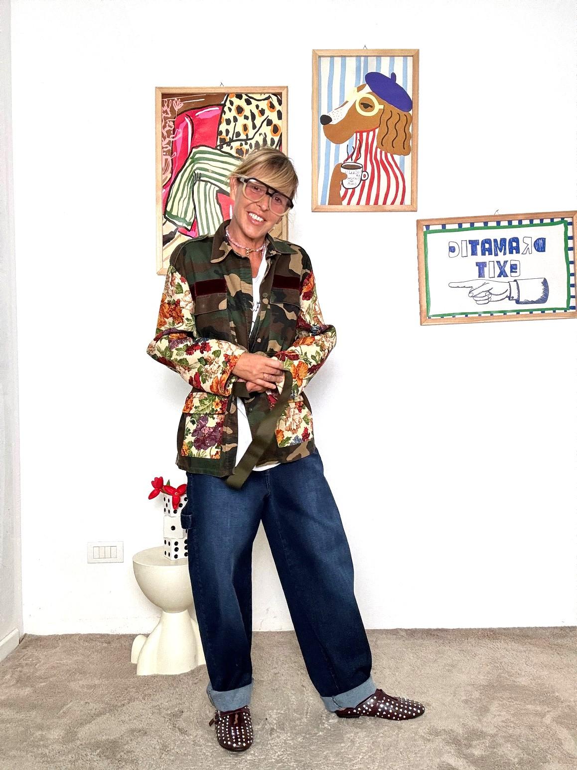 SUSY STAR - Giacca vintage donna camouflage con inserti floreali  unica, grintosa e super originale STSS2942/ MIMETICA SUSY STAR 