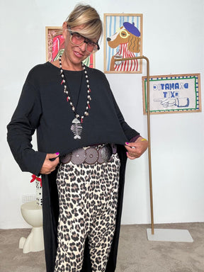 FEMALE - Felpa asimmetrica nera corta davanti e lunga dietro A3743/ NERA FEMALE 