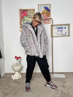 DEJA VU - Giacca in eco-pelliccia grigio perla, calda e super trendy AC5LU605/ GRIGIA DEJA VU 