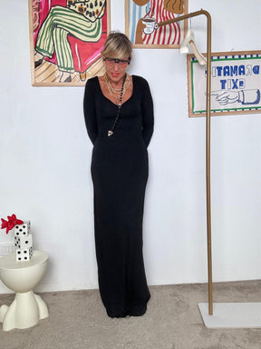 HAVE ONE - Abito lungo nero con scollo profondo  Eleganza senza tempo AMI-P021/ NERO HAVE ONE 